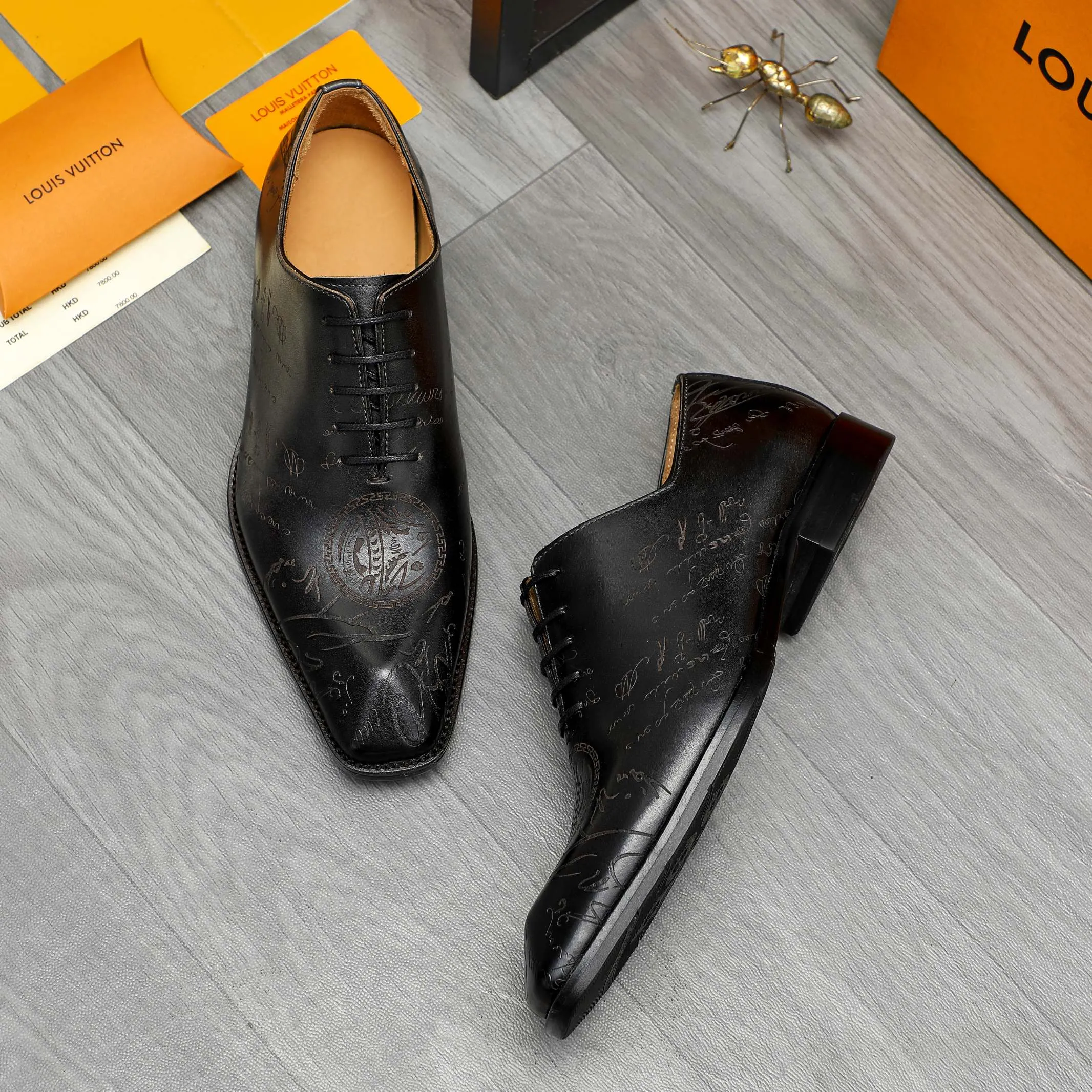 Men's shoes 💰580 Product trademark: LV "Louis Vuitton" business lace-up formal leather shoes Regular size: 37-46 Product materials: Selected carved cowhide upper, pigskin lining, rubber outsole